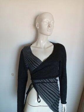 SARAH PACINI long sleeve wrap knit top blouse one size
